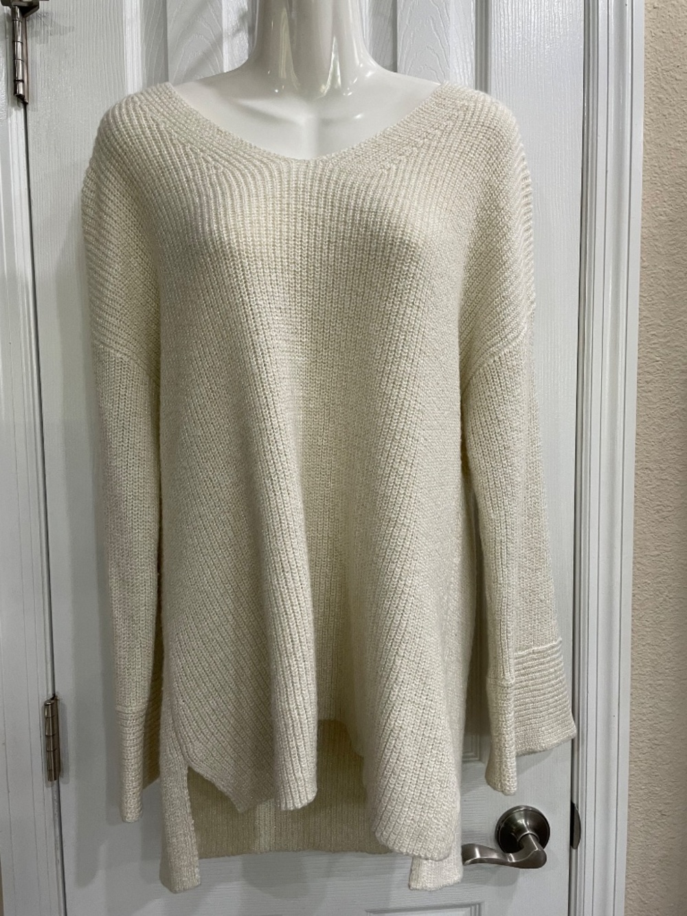 Calvin Klein XL Cream V Neck Sweater Metallic Gold Thread Bell Sleeve Lightweigh